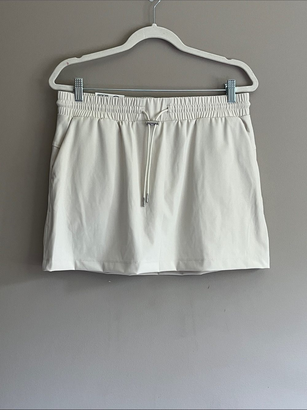 Member's Mark Mid Rise Cream Elastic Waist Travel Skort size medium